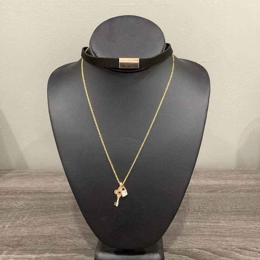 Costume Jewelry (1] Chocker & (1). Chain with key & lock